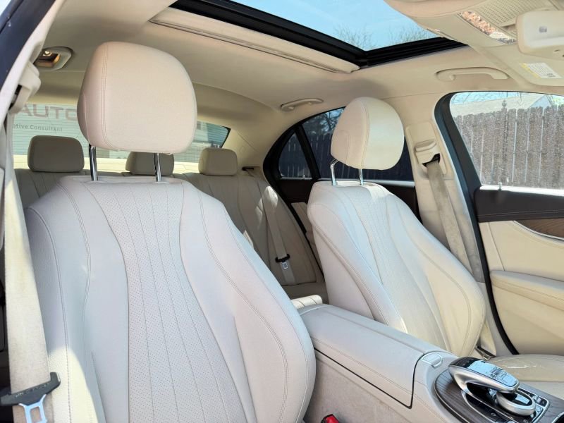 Used 2018 Mercedes-Benz E 400 4MATIC Sedan image 32