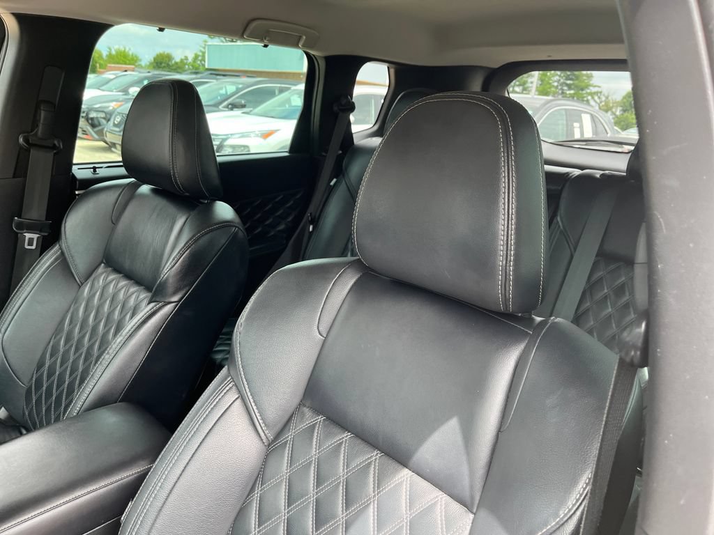 Used 2023 Mitsubishi Outlander SEL AWD/4WD image 12