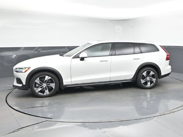 Used 2025 Volvo V60 B5 Cross Country Plus AWD/4WD image 4