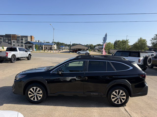 Used 2023 Subaru Outback Premium AWD/4WD image 5
