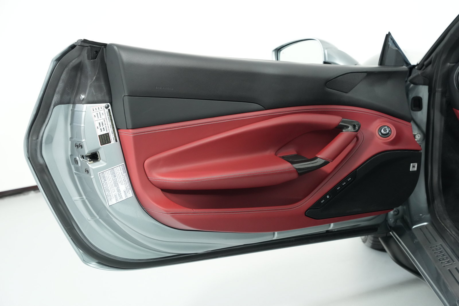 Used 2021 Ferrari F8 Spider RWD image 31
