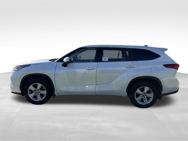 Used 2022 Toyota Highlander LE AWD/4WD image 5