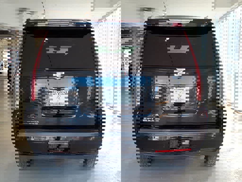 Used 2020 Cadillac Escalade Luxury w/ Escalade Sport Edition image 5