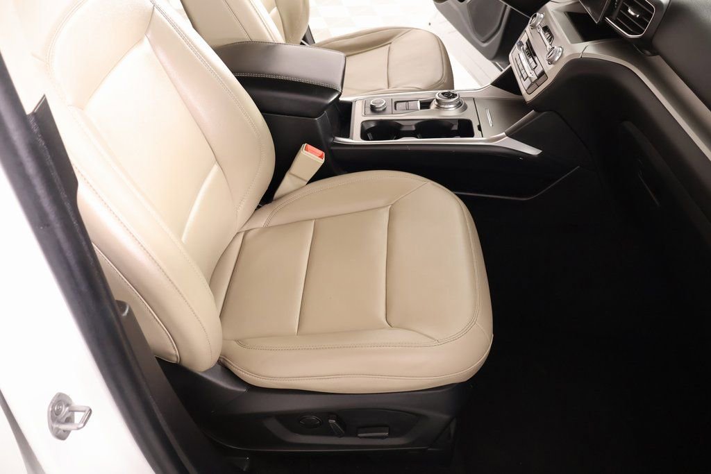 Used 2023 Ford Explorer XLT w/ Equipment Group 202A image 14