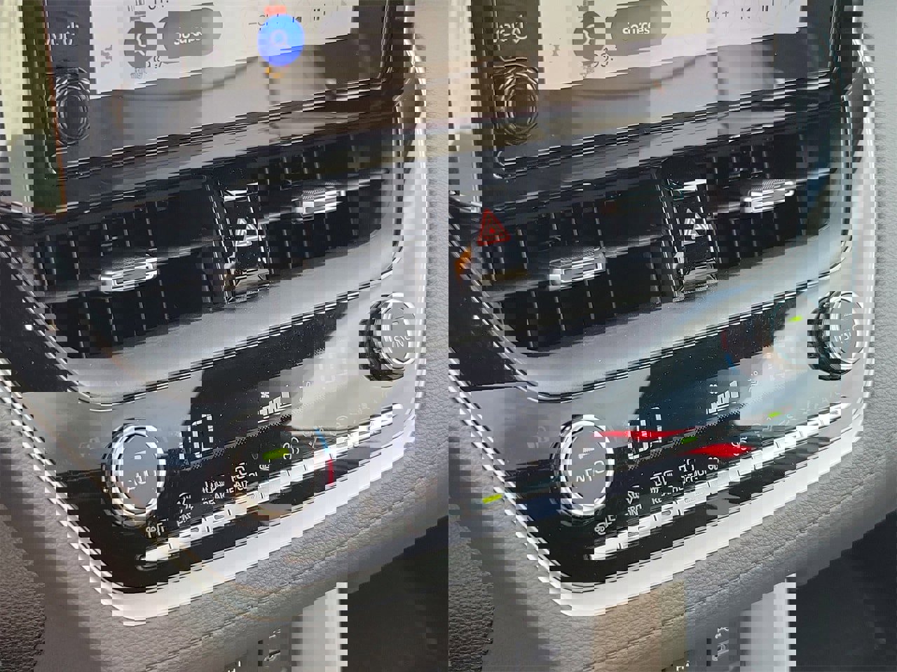 Used 2025 Toyota Corolla Cross AWD Hybrid image 28