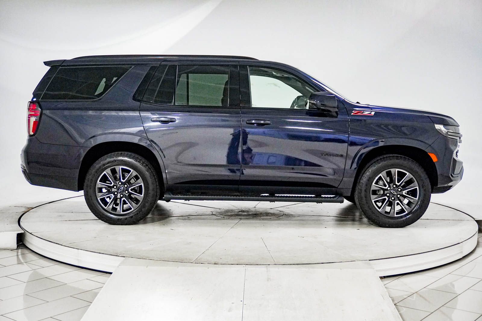 Used 2022 Chevrolet Tahoe Z71 w/ Luxury Package AWD/4WD image 13