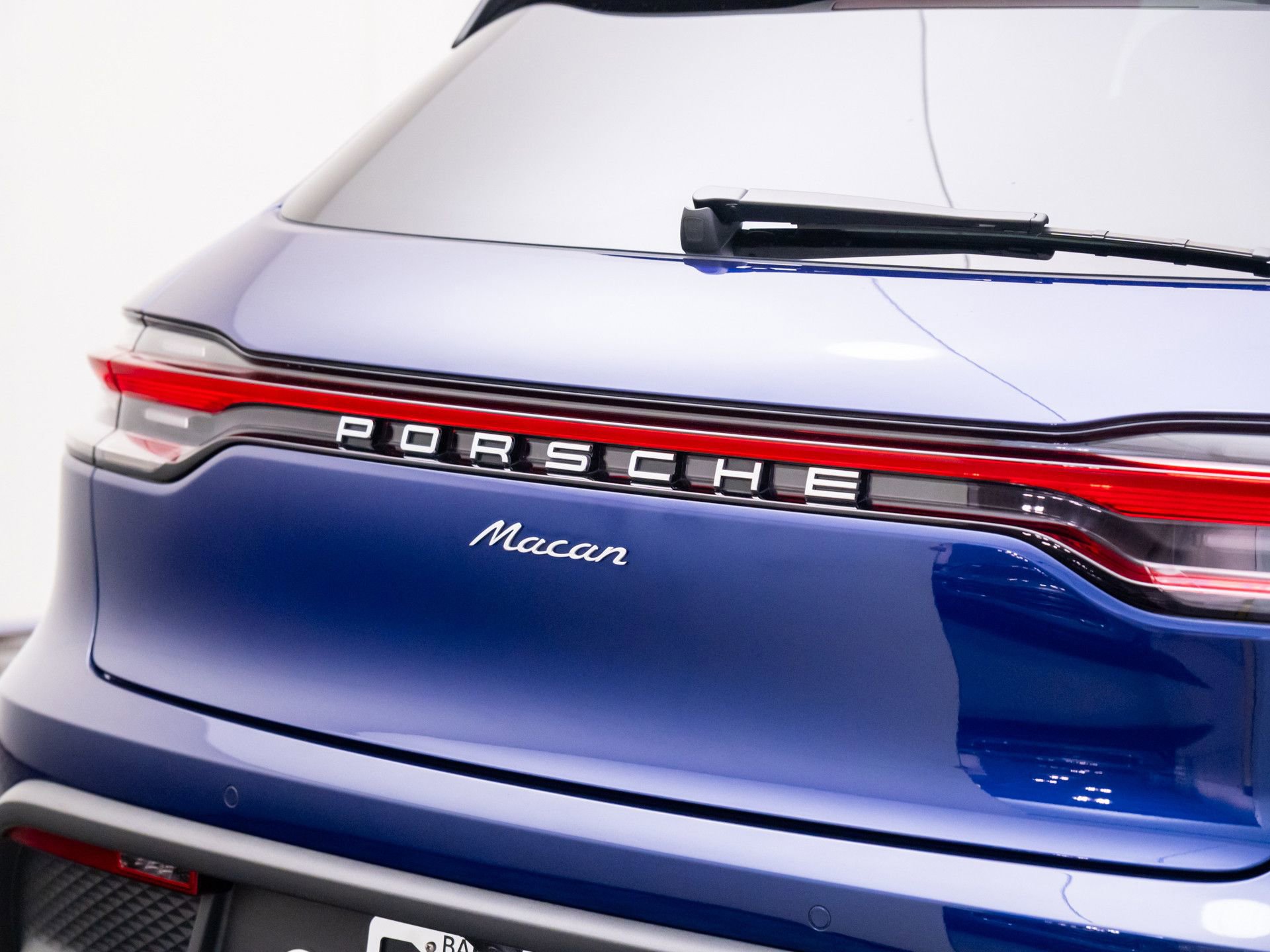 Certified 2025 Porsche Macan image 33