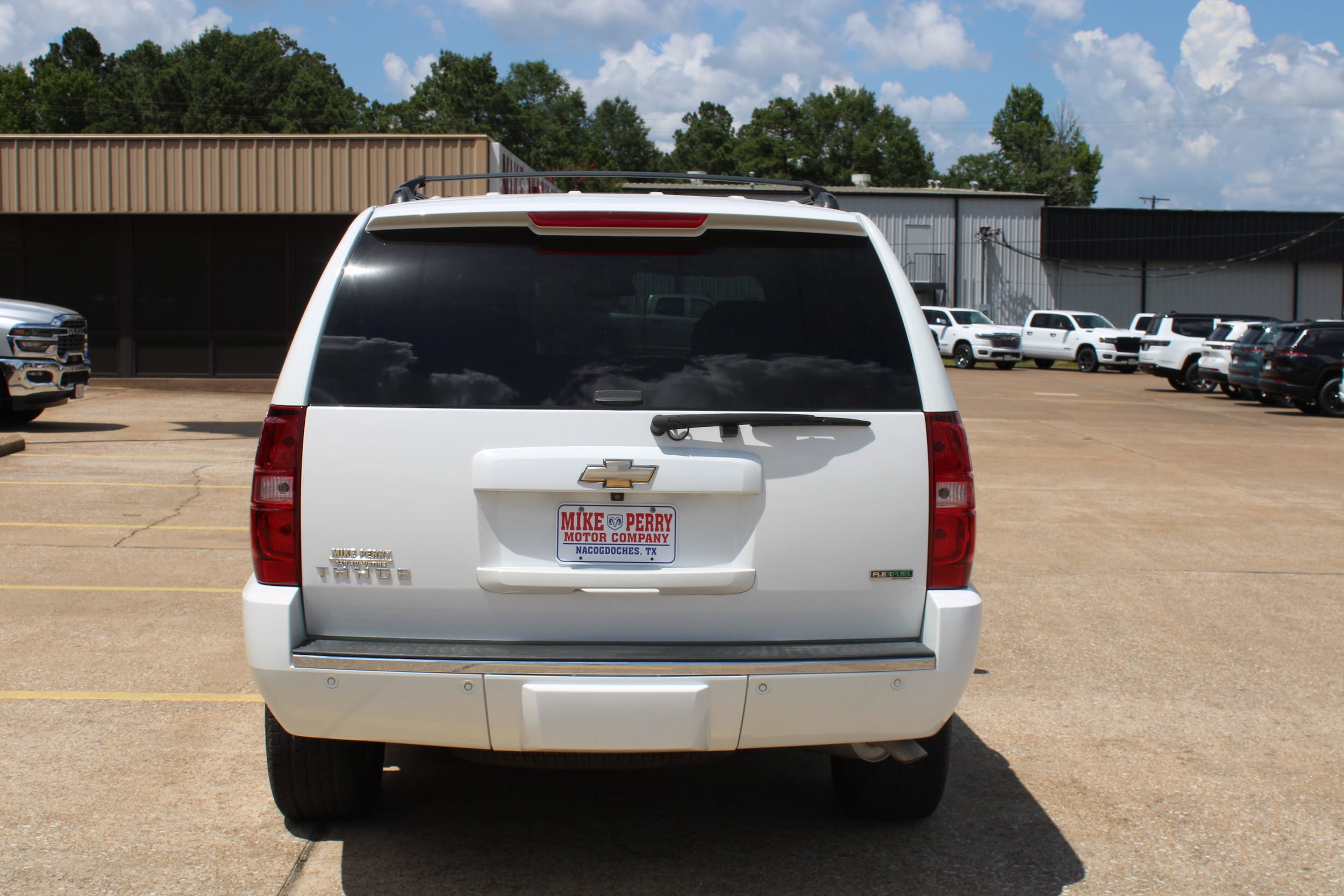 Used 2010 Chevrolet Tahoe LTZ RWD image 8
