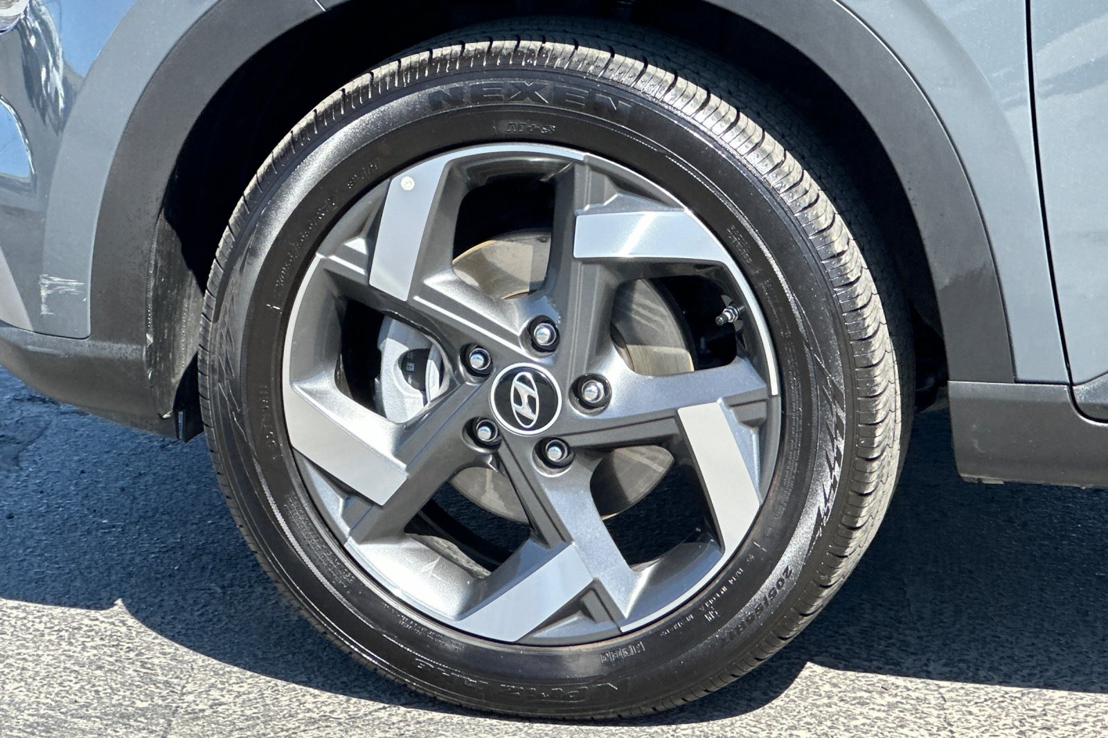Certified 2025 Hyundai Venue SEL FWD image 25