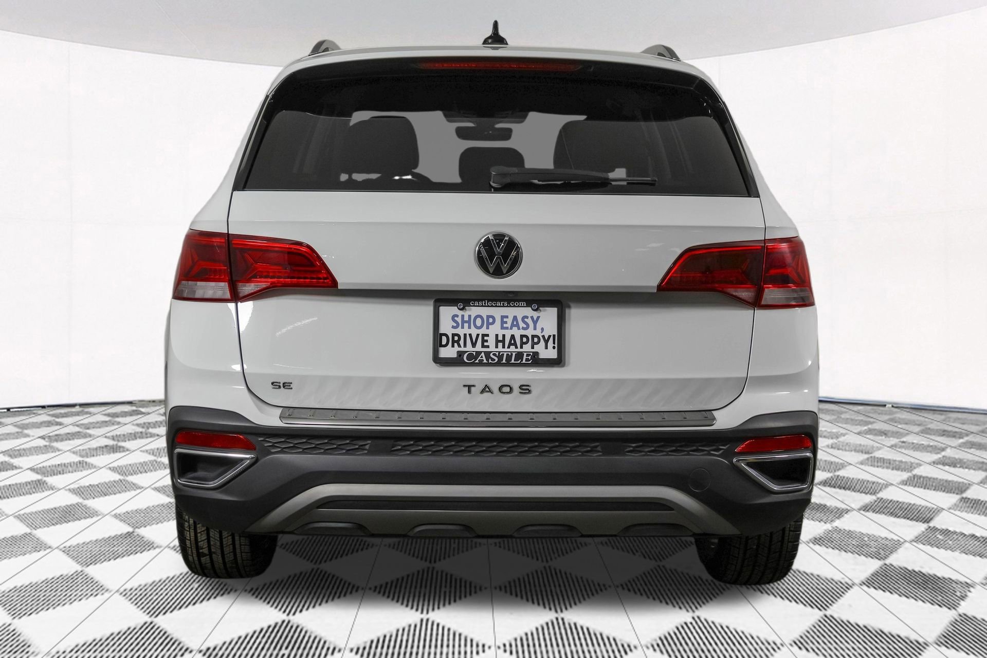 Used 2024 Volkswagen Taos SE w/ MDO Package FWD image 16