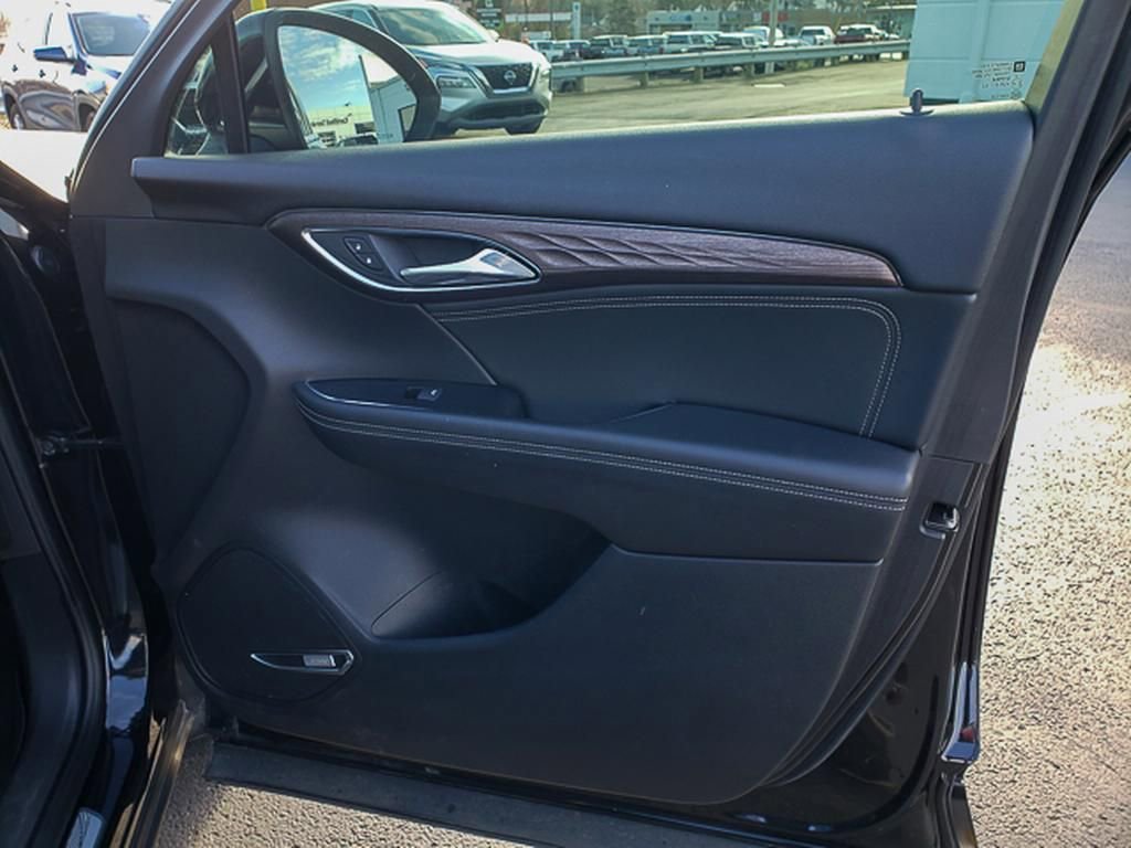 Used 2023 Buick Envision Avenir image 29