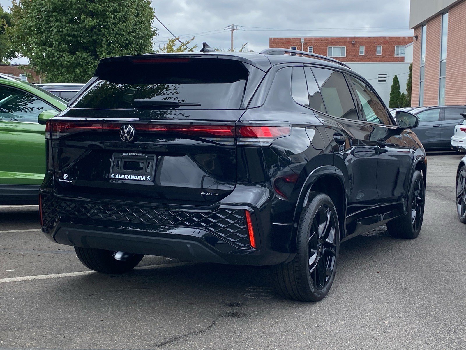 New 2026 Volkswagen Tiguan SE R-Line AWD/4WD image 3