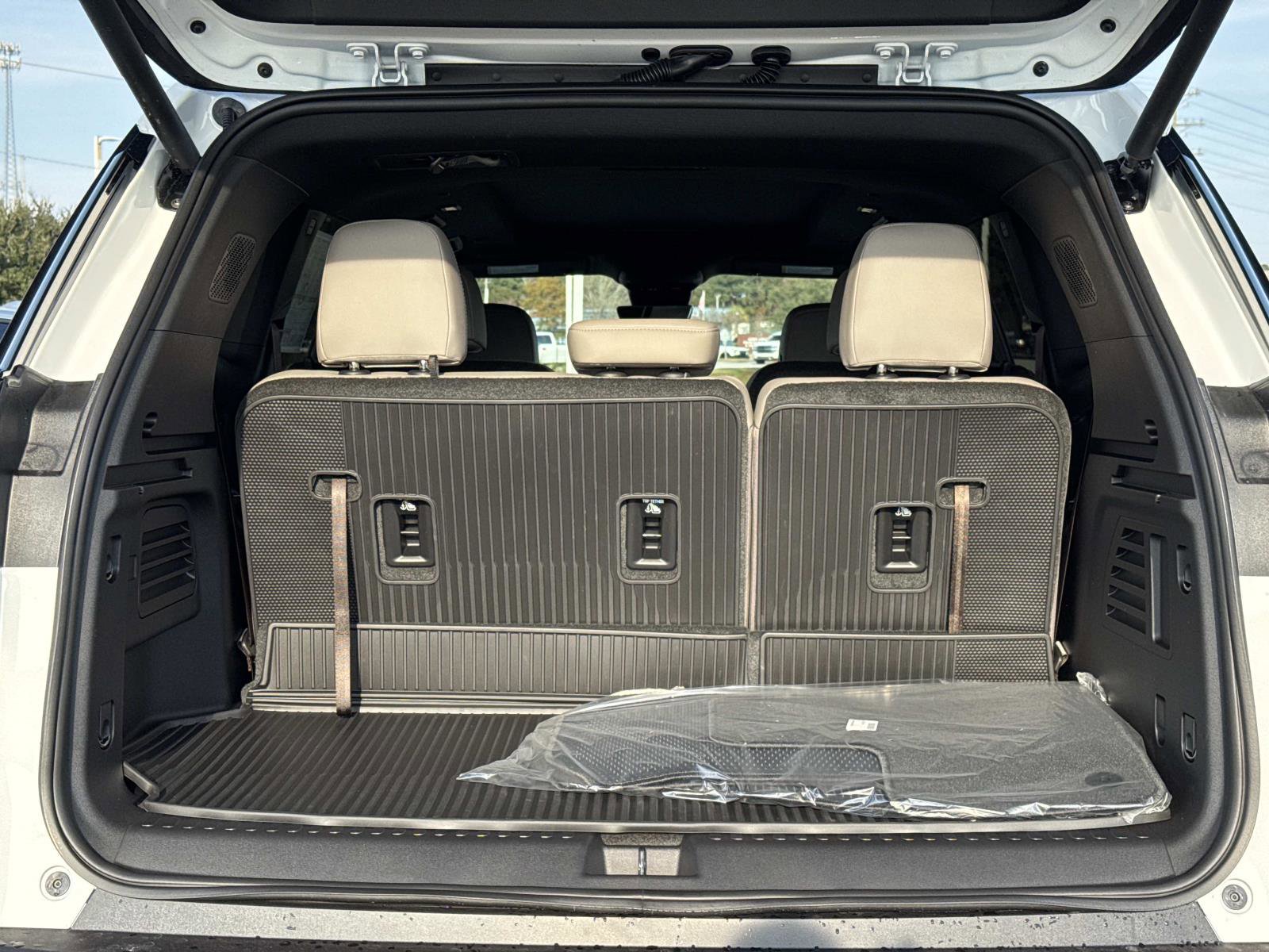 New 2026 GMC Acadia Elevation image 11