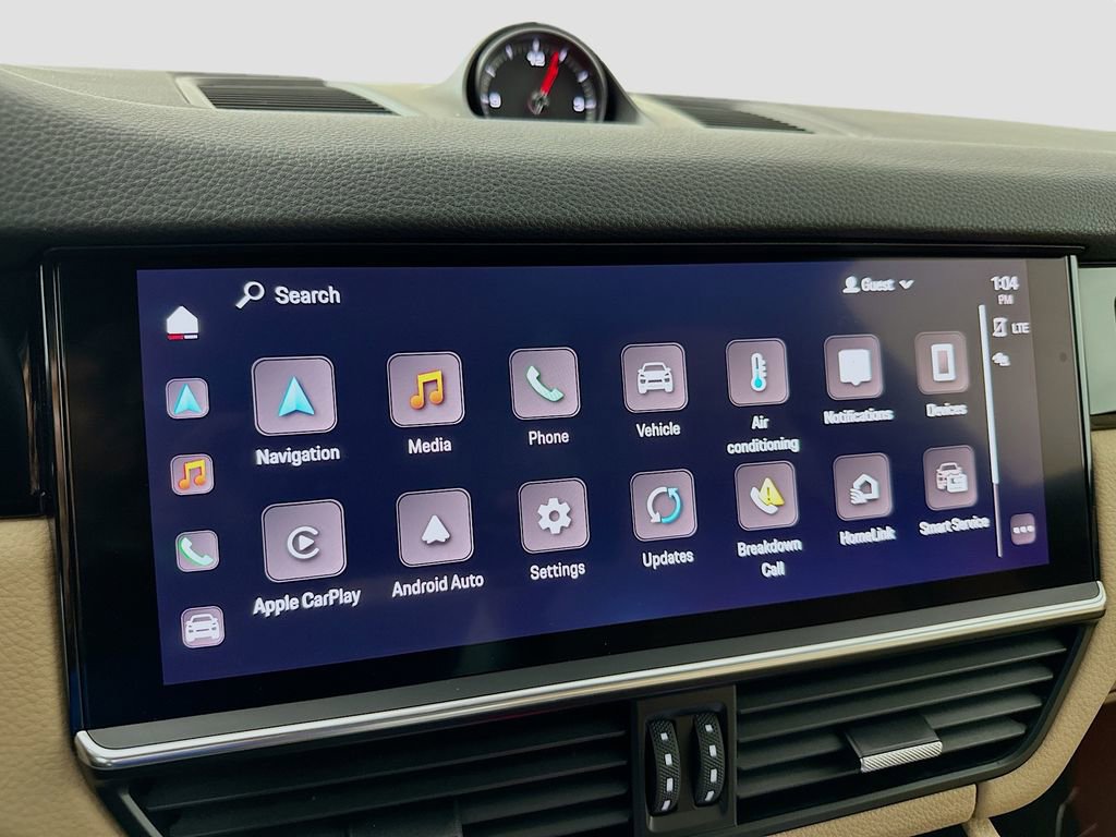 Certified 2022 Porsche Cayenne Platinum Edition image 15