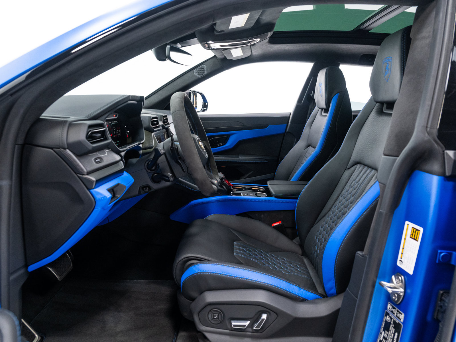 Used 2025 Lamborghini Urus SE AWD/4WD image 43