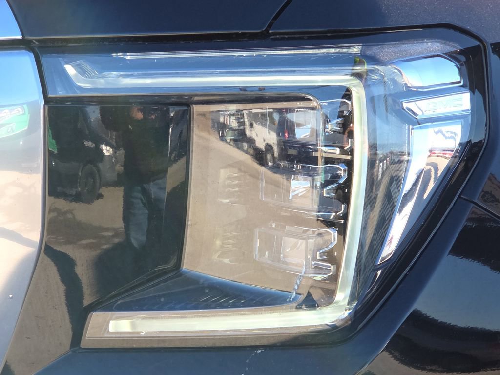 Used 2022 GMC Yukon XL Denali AWD/4WD image 4