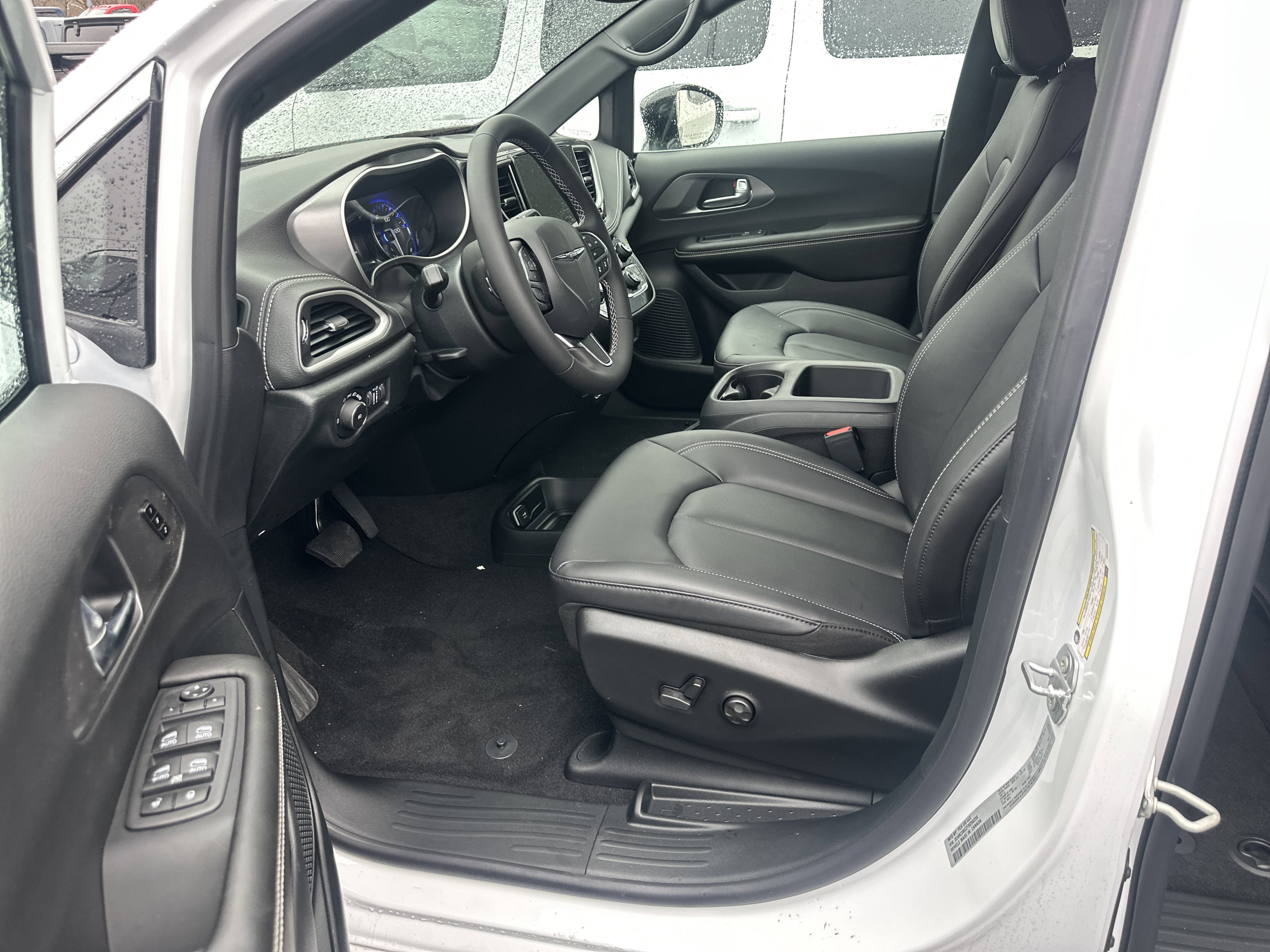 New 2026 Chrysler Pacifica Select AWD/4WD image 21