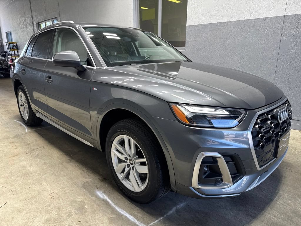 Used 2023 Audi Q5 2.0T Premium w/ Convenience Package AWD/4WD image 4