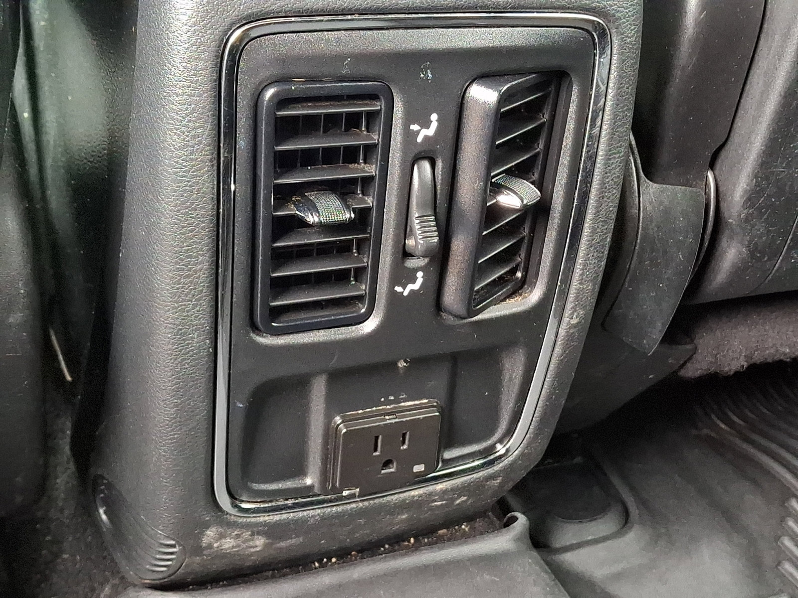 Used 2020 Jeep Grand Cherokee Altitude AWD/4WD image 11