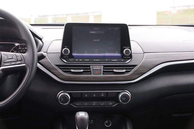 Used 2025 Nissan Altima 2.5 SV FWD image 22