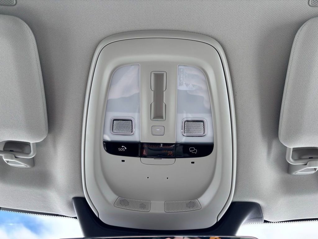 Certified 2024 Volvo XC90 B5 Core w/ Protection Package Premier image 11