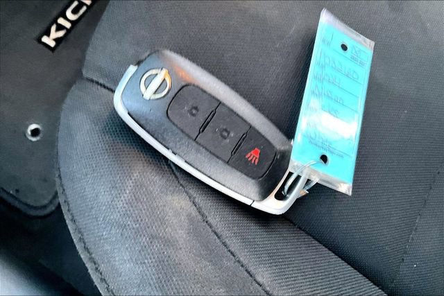 Used 2024 Nissan Kicks S image 11