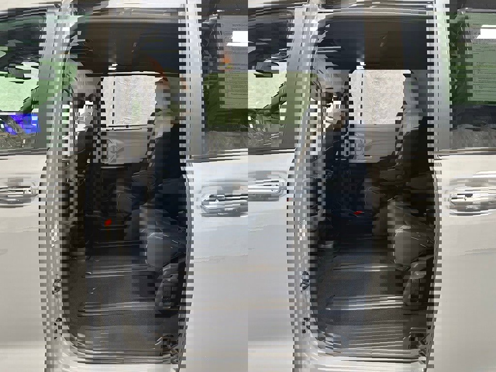 Used 2025 Toyota Sienna XSE image 46