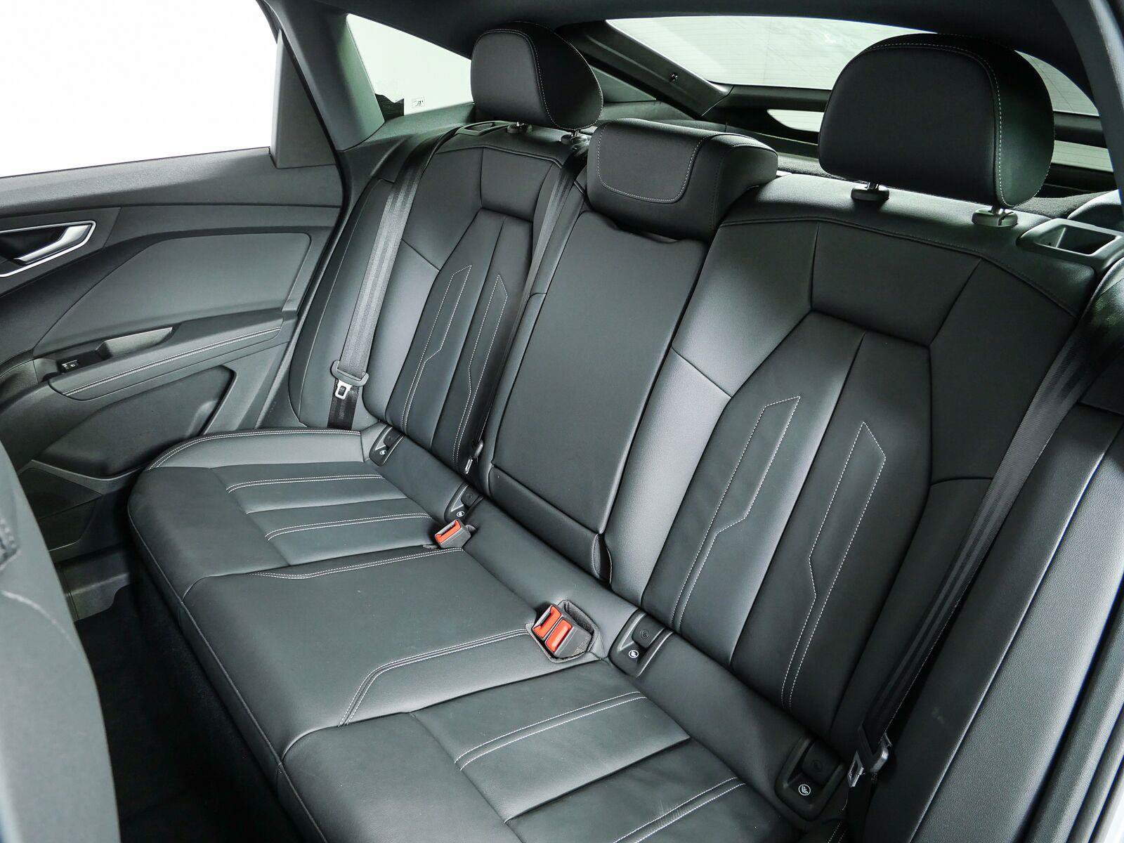 Used 2023 Audi Q4 e-tron Premium w/ Convenience Package AWD/4WD image 18