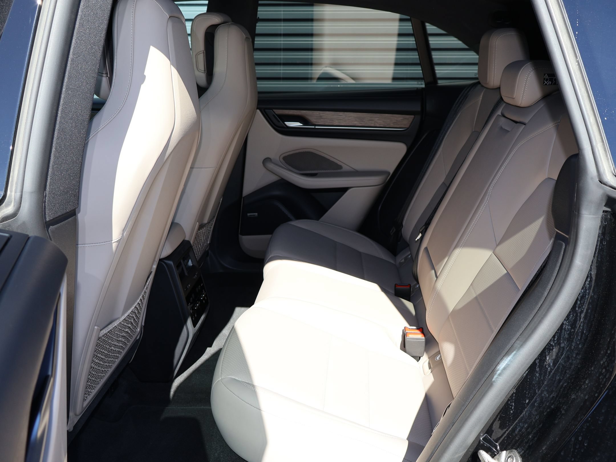 Certified 2025 Porsche Macan 4S Electric AWD/4WD image 28