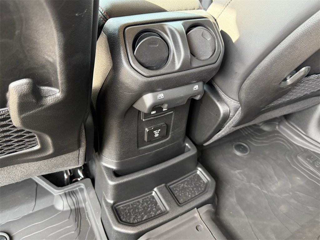 Used 2025 Jeep Wrangler Unlimited Rubicon image 25