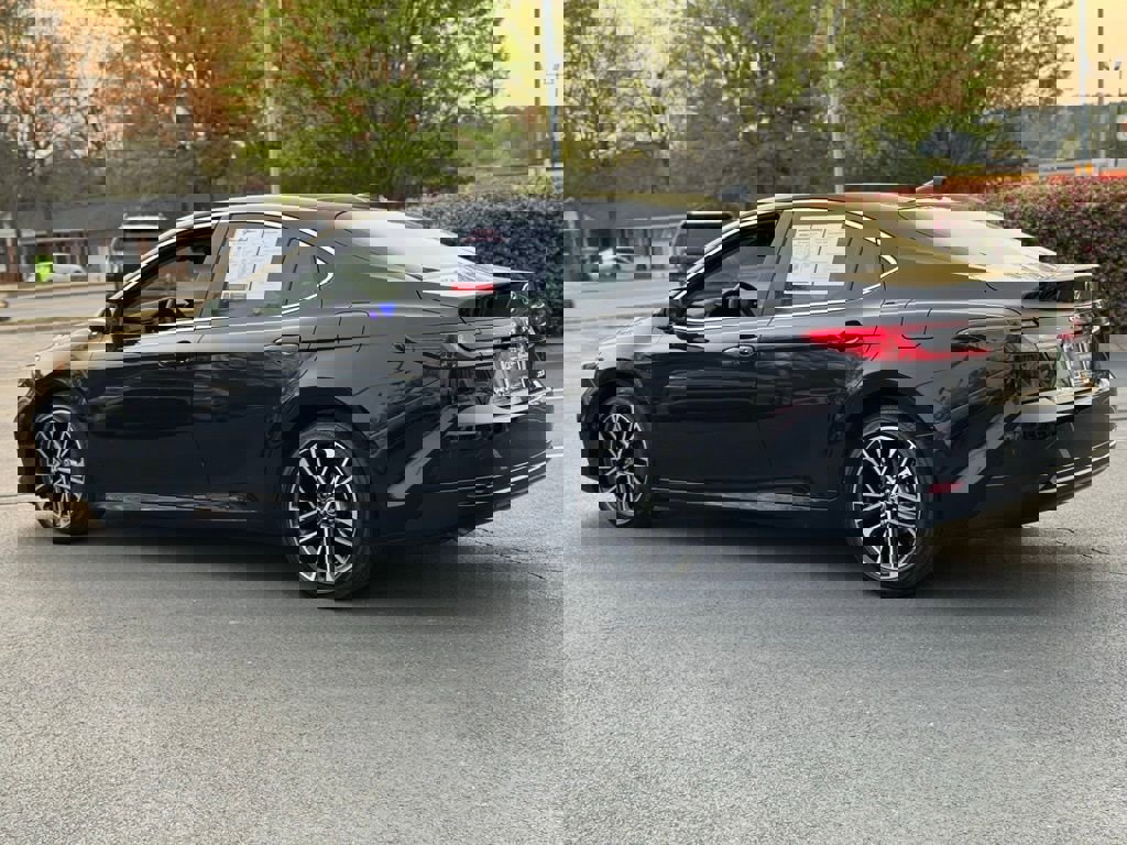 Used 2025 Toyota Camry XLE w/ Premium Plus Package image 10