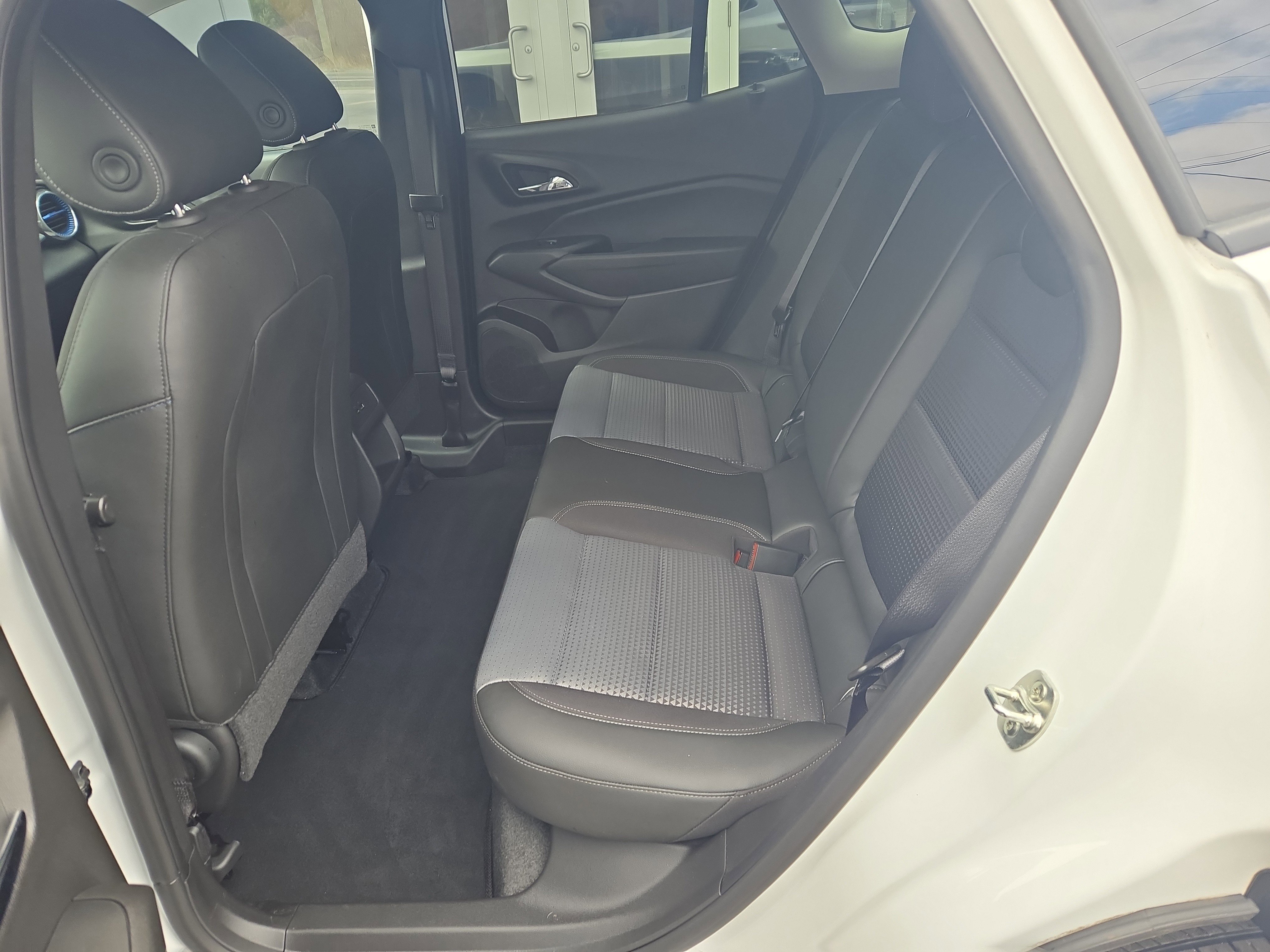 Certified 2024 Chevrolet Trax LT w/ Driver Confidence Package image 11