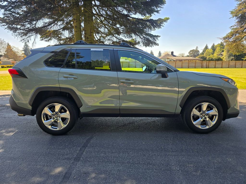 Used 2021 Toyota RAV4 XLE Premium AWD/4WD image 7