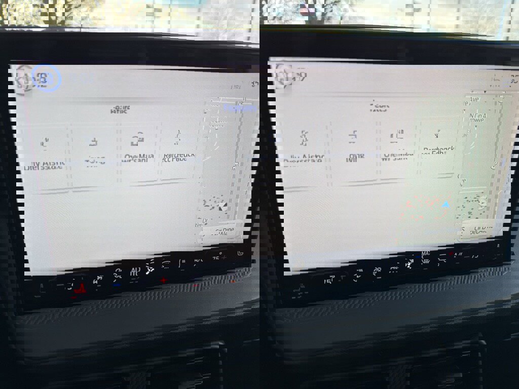 New 2025 Ford Maverick Lariat w/ Black Appearance Package image 30