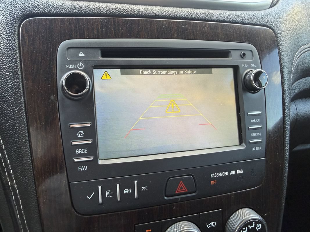 Used 2016 Chevrolet Traverse LT w/ Style and Technology Package FWD image 10