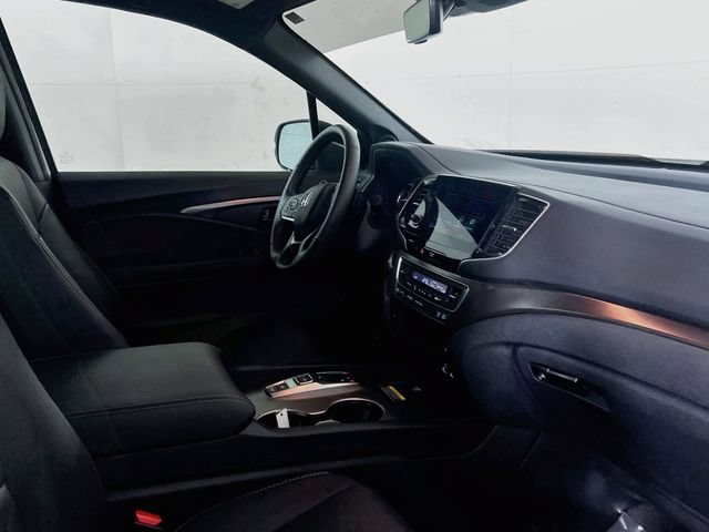 Certified 2025 Honda Passport EX-L image 8