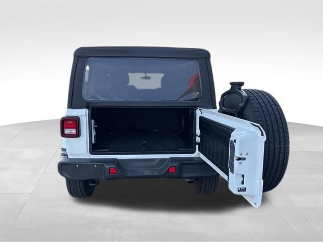 Used 2023 Jeep Wrangler Unlimited Sahara AWD/4WD image 35