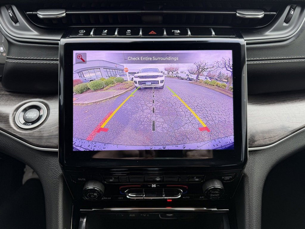 Used 2023 Jeep Grand Cherokee Limited image 23