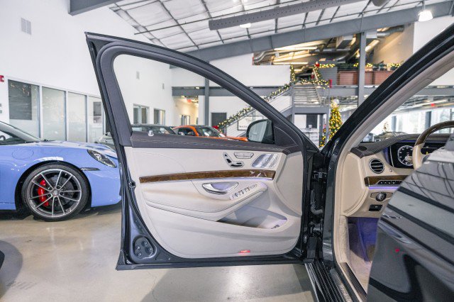 Used 2015 Mercedes-Benz S 550 Sedan image 16
