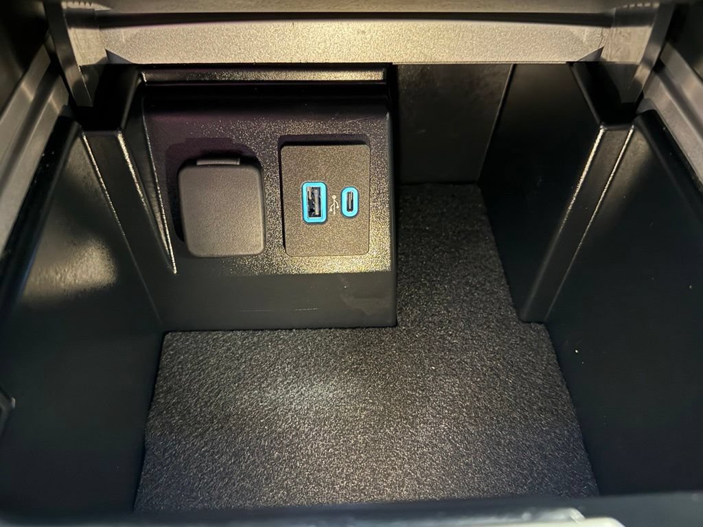 Used 2023 Ford Explorer XLT w/ Equipment Group 202A AWD/4WD image 40