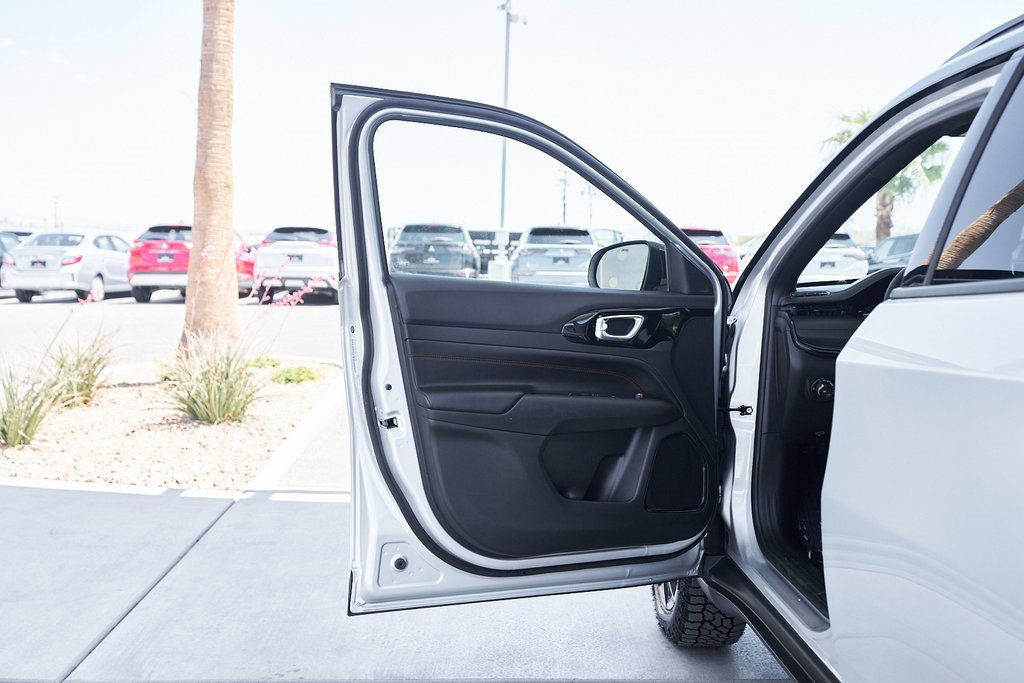 Used 2024 Jeep Compass Trailhawk image 17