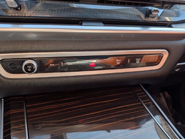 Used 2026 BMW X7 xDrive40i w/ Premium Package AWD/4WD image 32