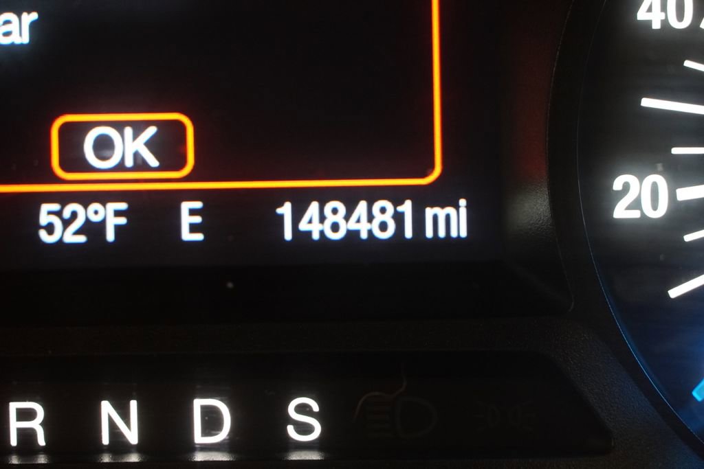 Used 2016 Ford Fusion SE FWD image 4