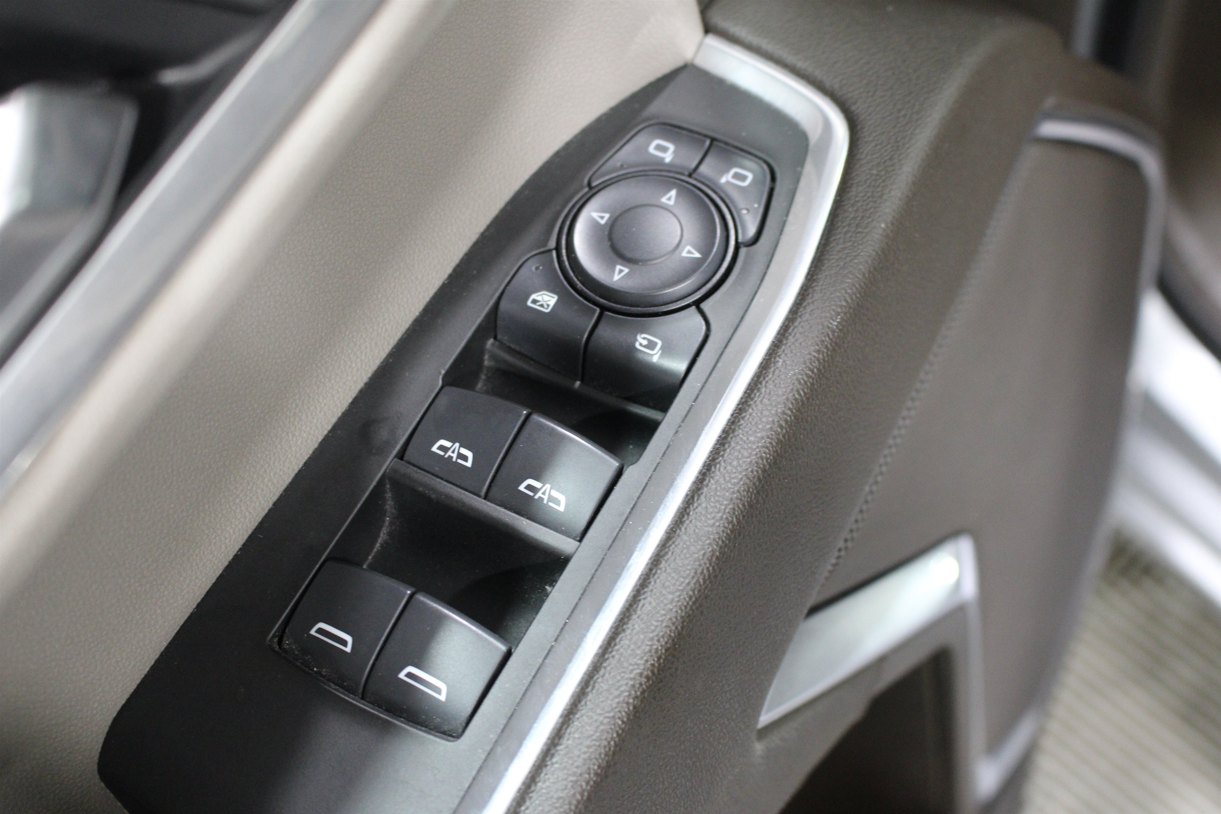 Used 2025 GMC Sierra 1500 SLT RWD image 7