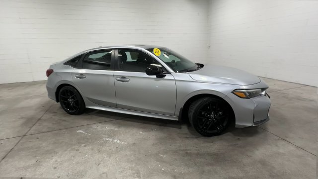 Used 2025 Honda Civic Sport image 4