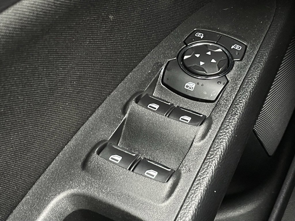 Used 2019 Ford Fusion SE image 11