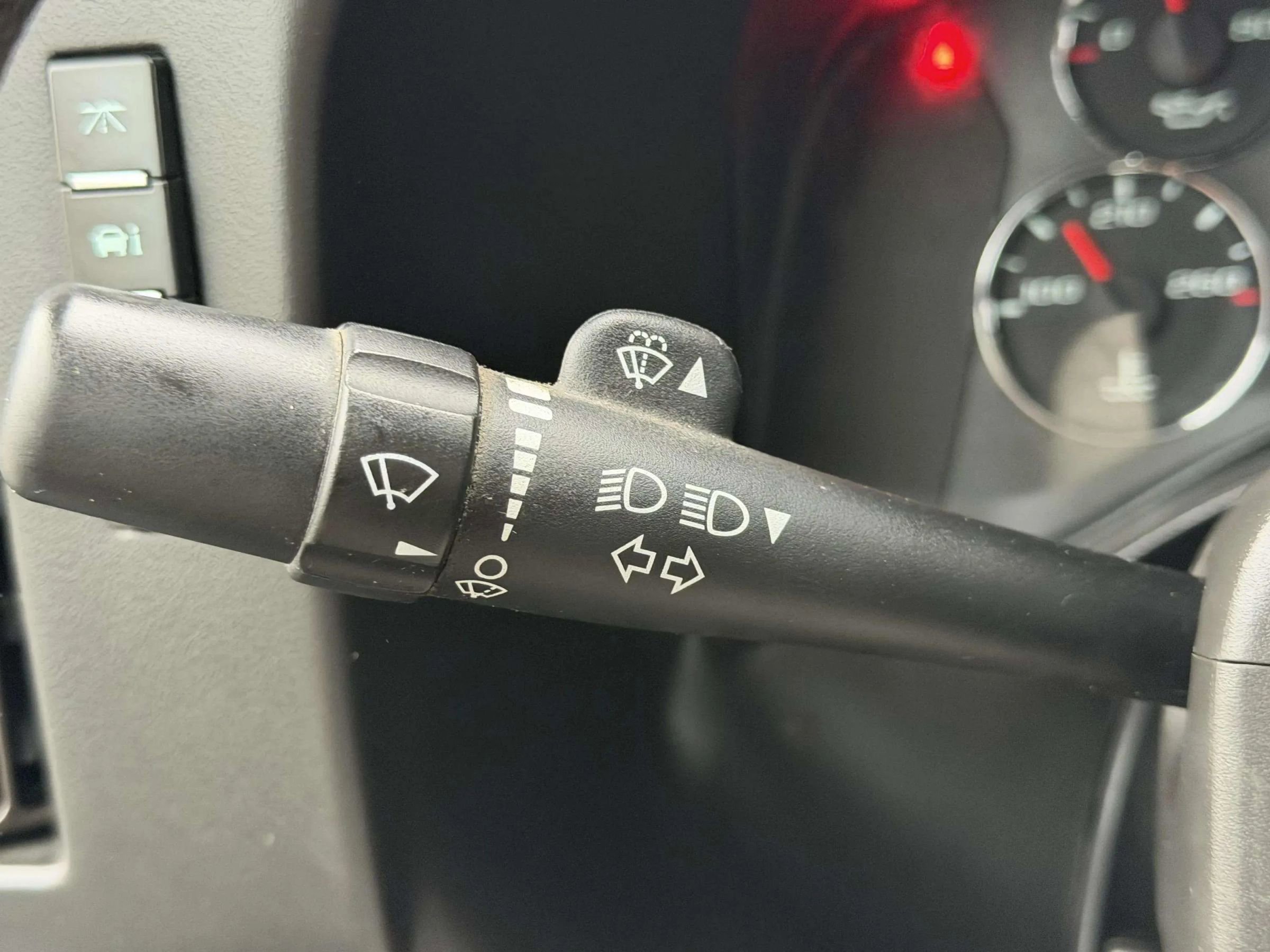 Used 2018 Chevrolet Express 3500 w/ Driver Convenience Package image 18