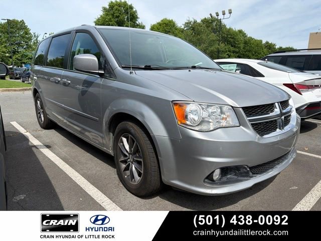 Used 2017 Dodge Grand Caravan SXT FWD image 1