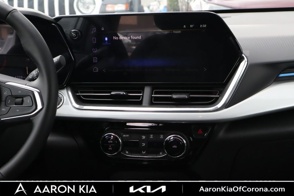 Used 2026 Chevrolet Trax LT w/ Driver Confidence Package FWD image 28