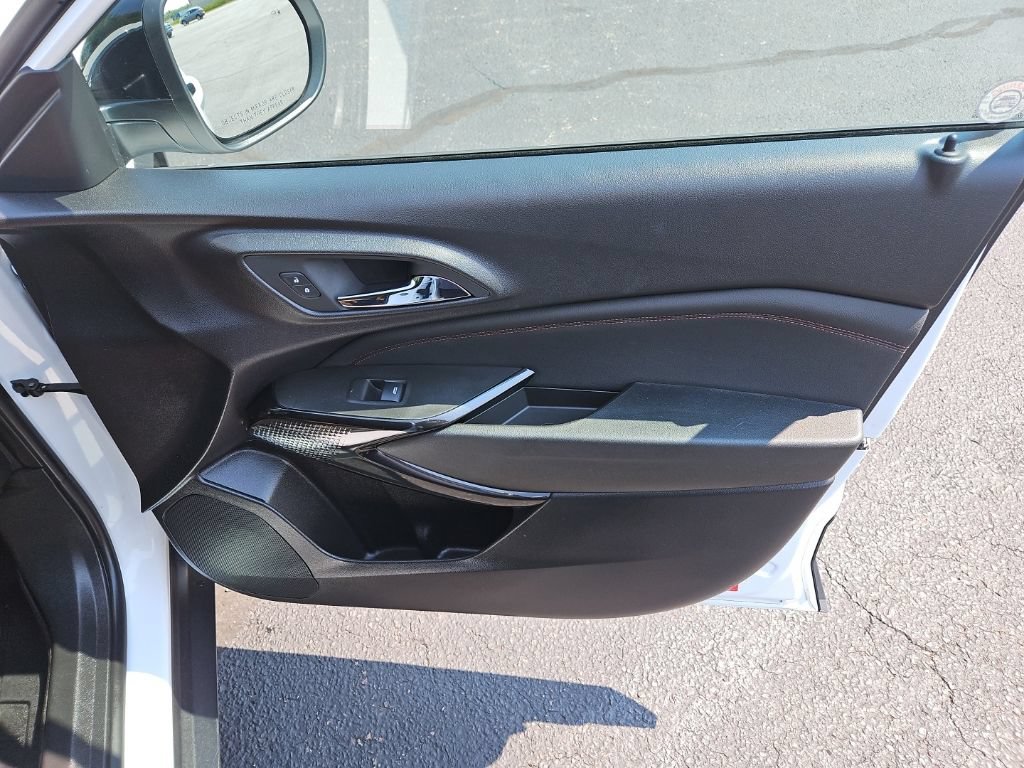 Used 2024 Chevrolet Trax RS w/ Sunroof Package FWD image 31